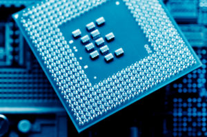 MB-Tech nettoie les composants électroniques